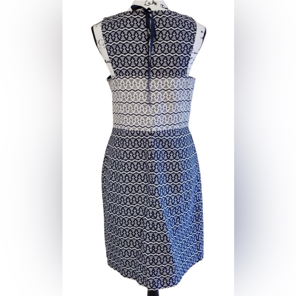 LOFT Pleaded Shift Midi Navy and Cream Geometric Dress Sz 10 - Picture 4 of 7